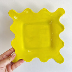 CHARTREUSE SQUARE SQUGGLE PLATE