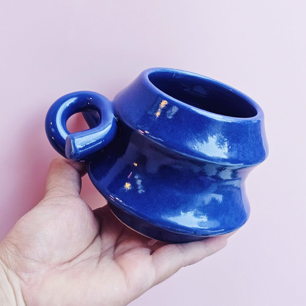 BLUE GLASS ANGLES LOOP MUG