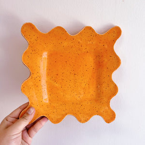 MANGO SPECKLED SQUARE SQUIGGLE PLATE