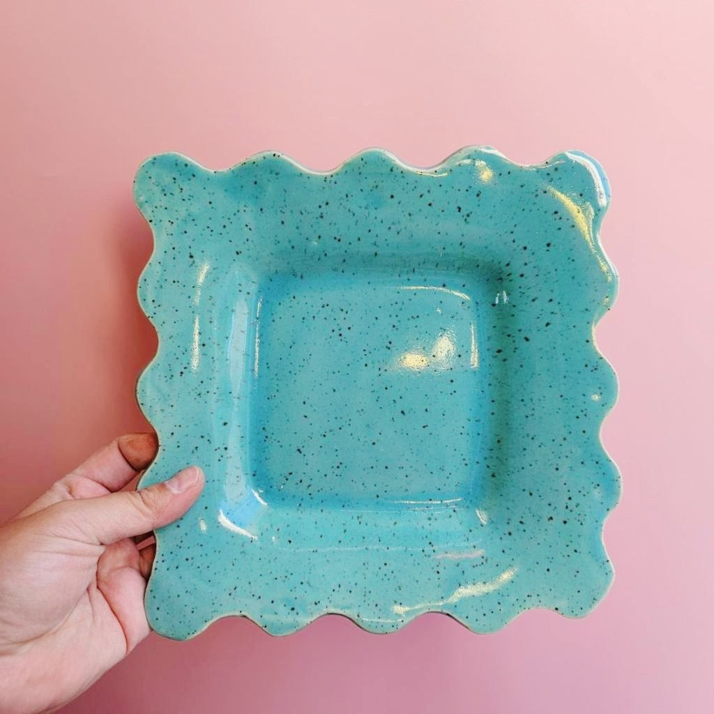 JADE SPECKLED SQUARE WIGGLE PLATE