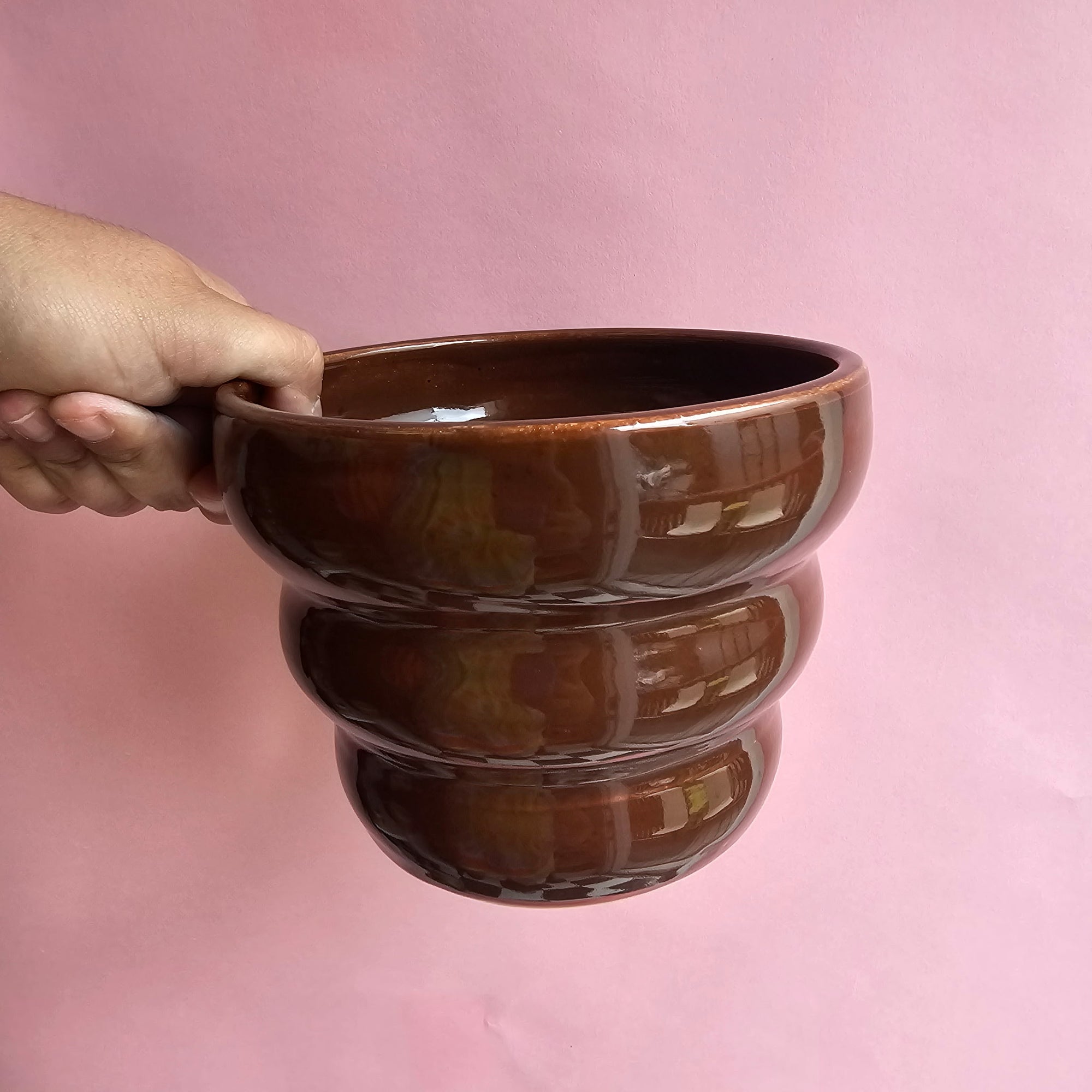 CHOCOLATE WAVY VASE