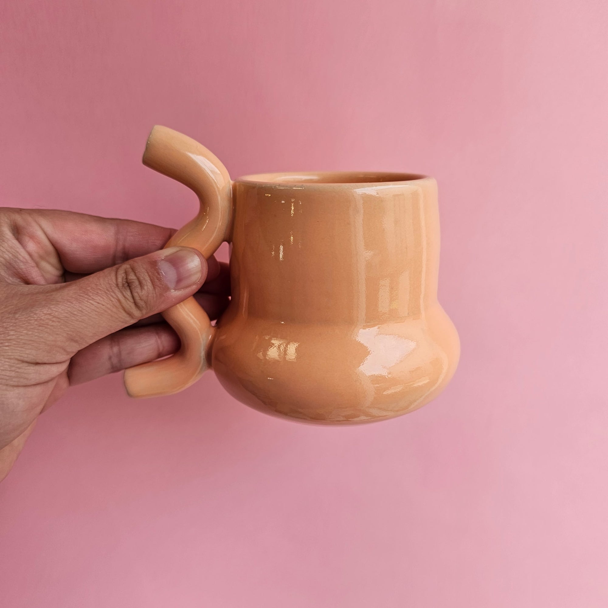 PEACHY SQUIGGLE MUG