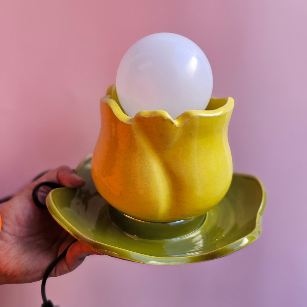 SUNNY TULIP LAMP!