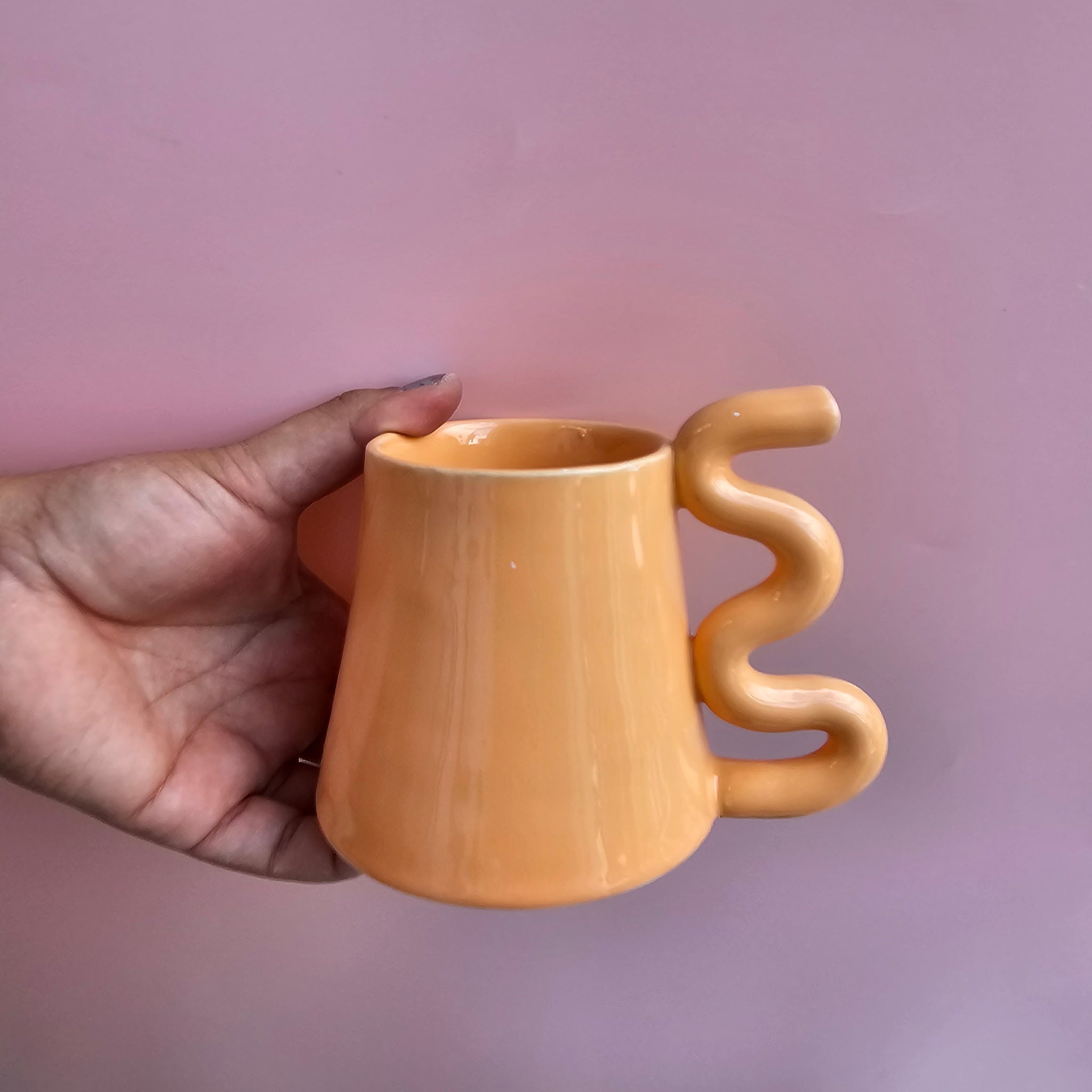 PEACHY SQUIGGLE MUG