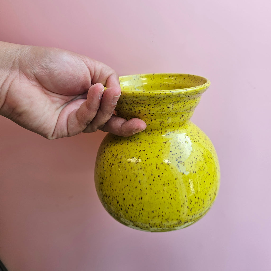 SPECKLED CHARTREUSE ANGLE CHUBBY VASE !
