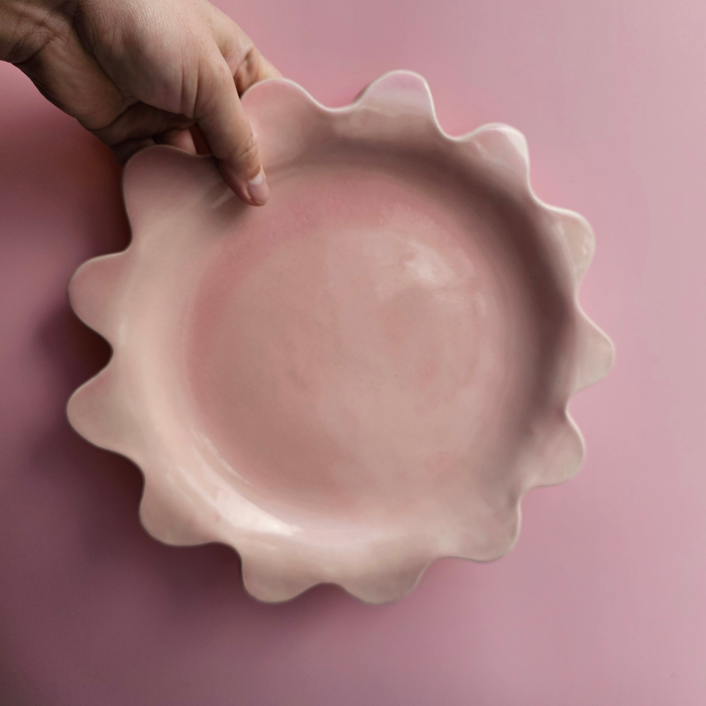 PINKY SQUIGGLE DINNER PLATE