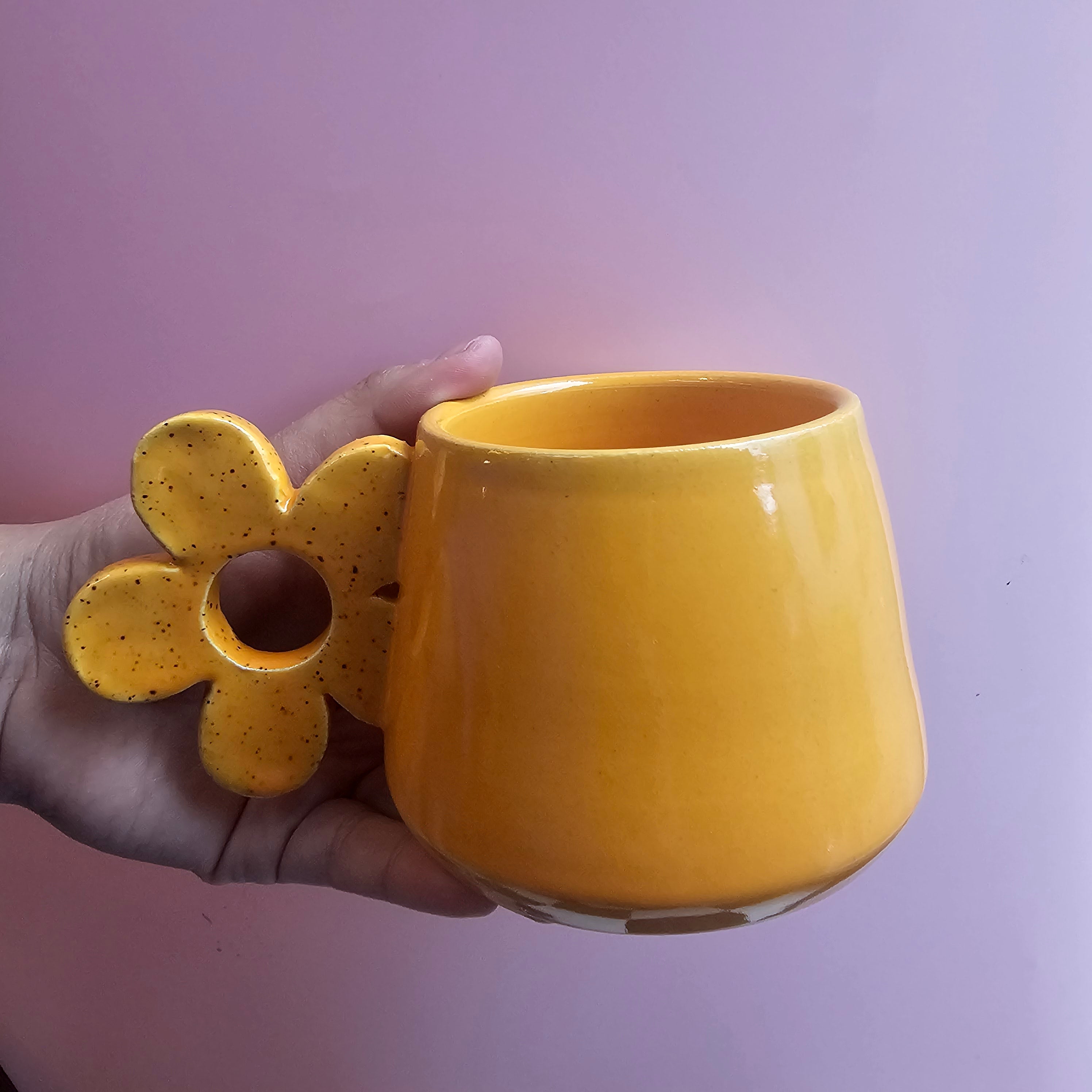 MANGO DAISY MUG