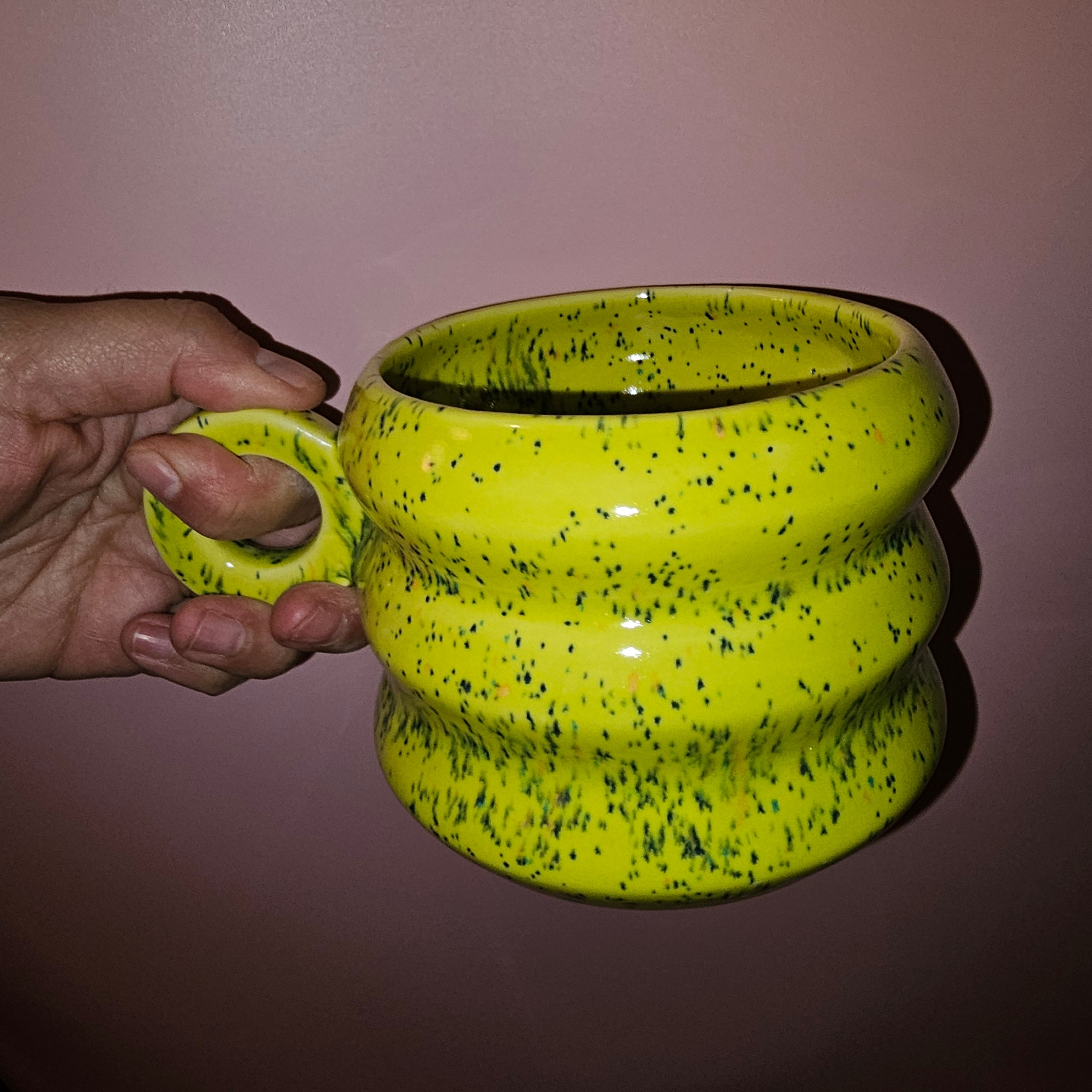 JUMBO SPICY GUAC ZIGZAG MUG