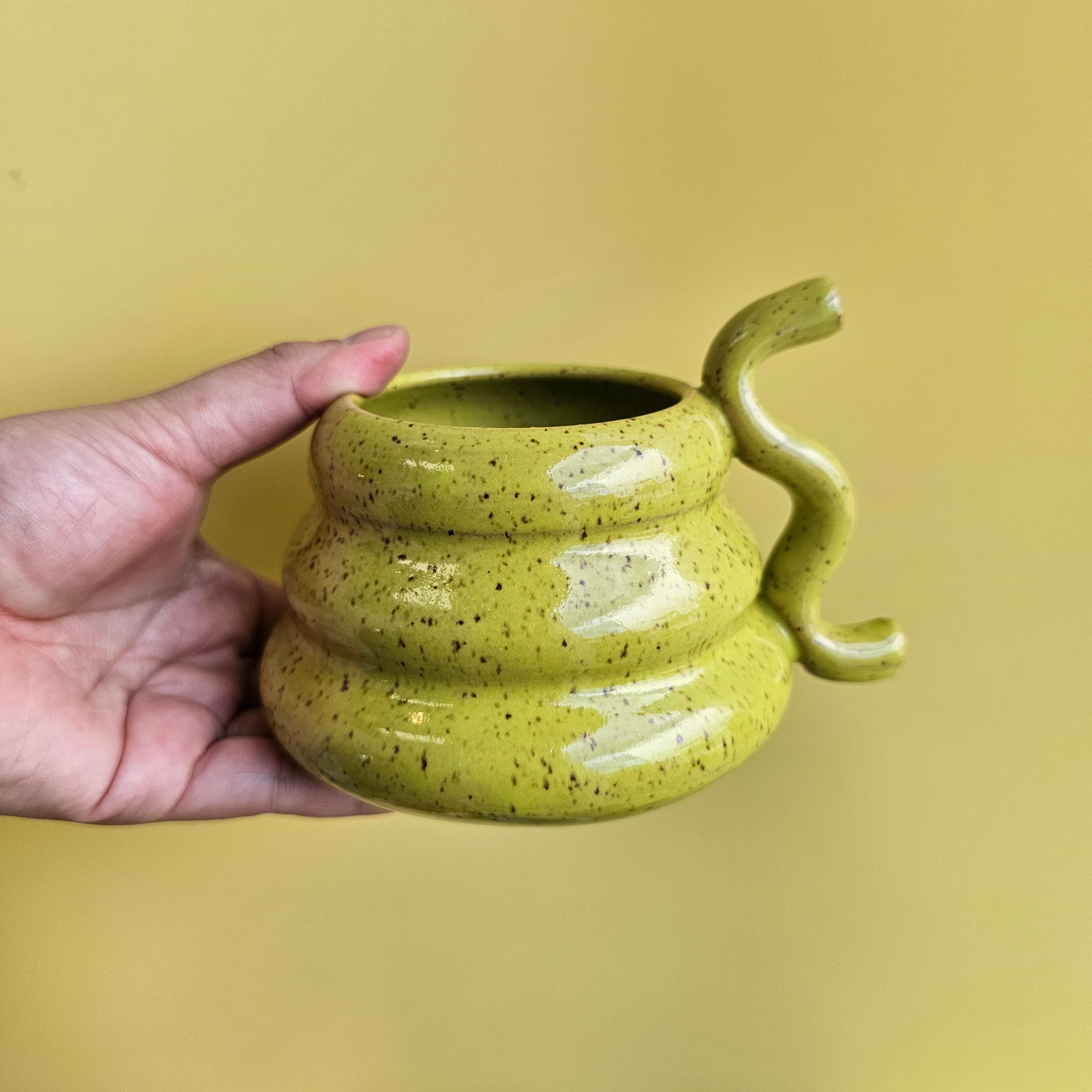 CHARTREUSE CHUBBY SQUIGGLE MUG