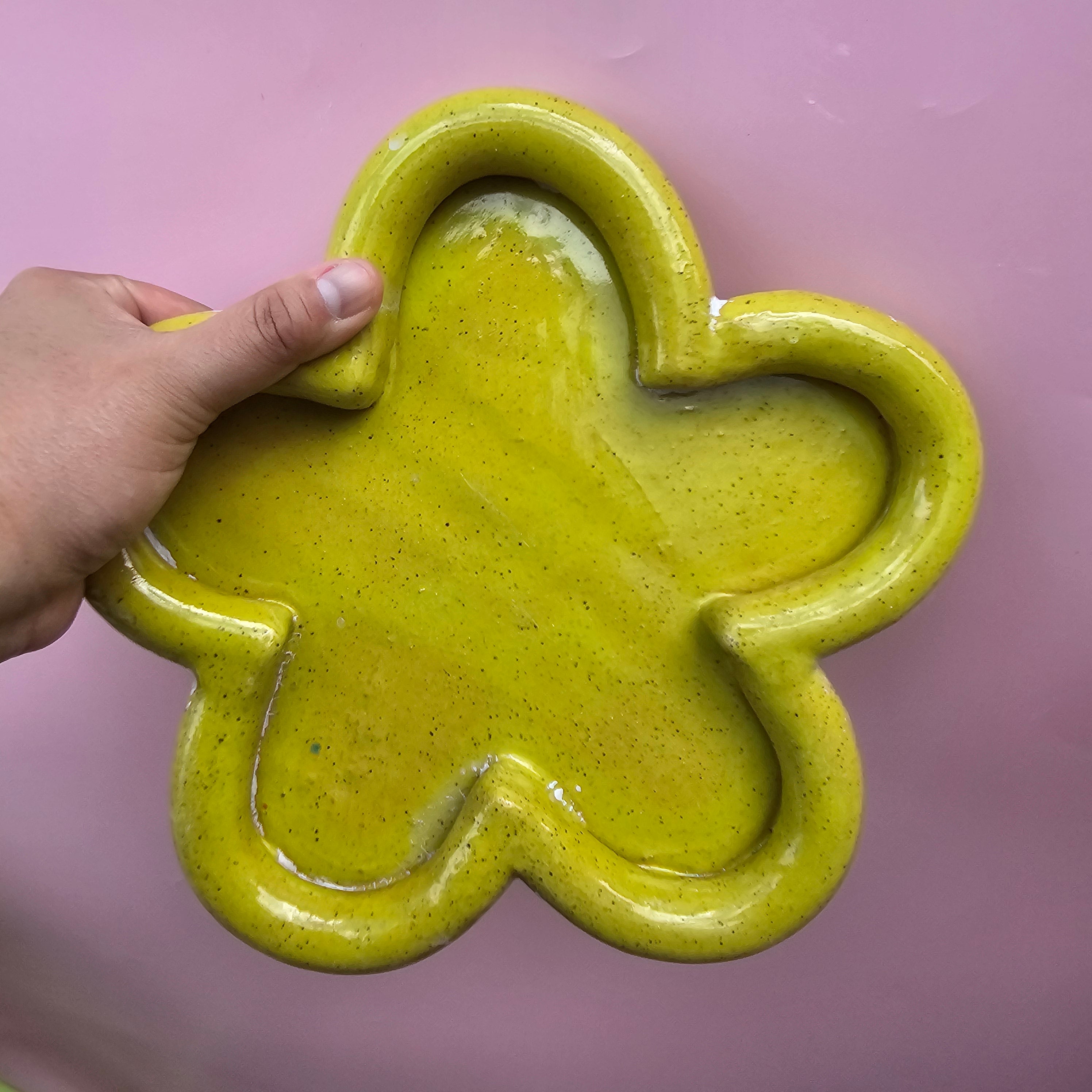 CHARTREUSE DAISY CATCH ALL