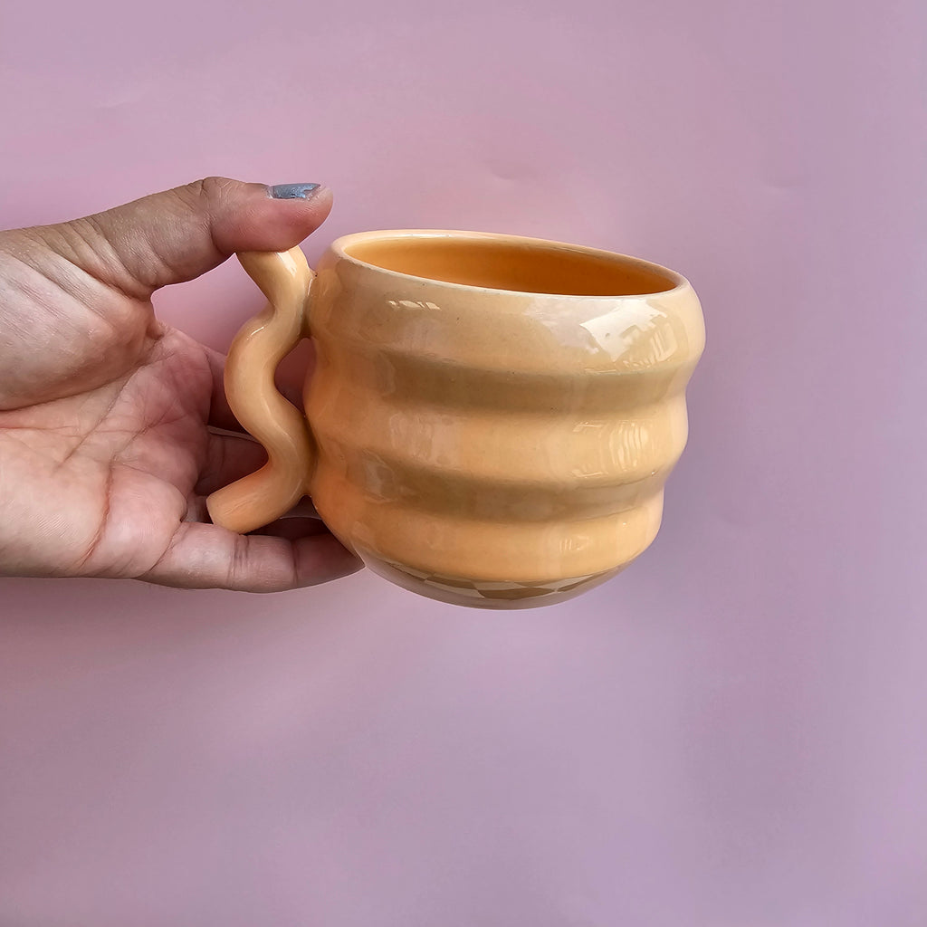PEACHY ZIG ZAG SQUIGGLE MUG *SECONDS