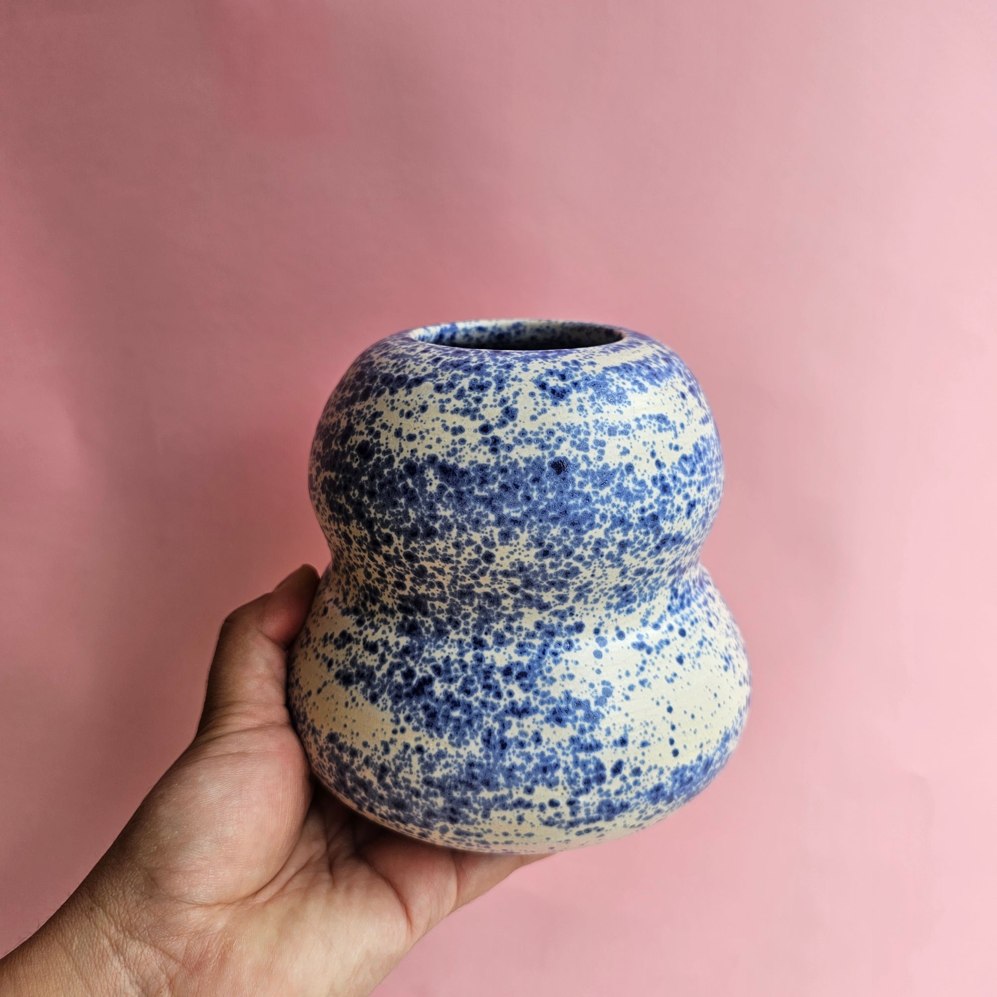 EGG VENUS VASE