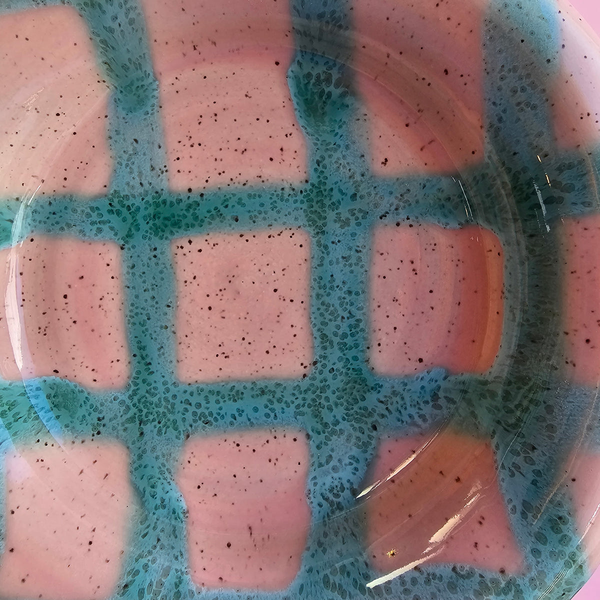 GUMMY WORM SPECKLED BUBBLE PLATE
