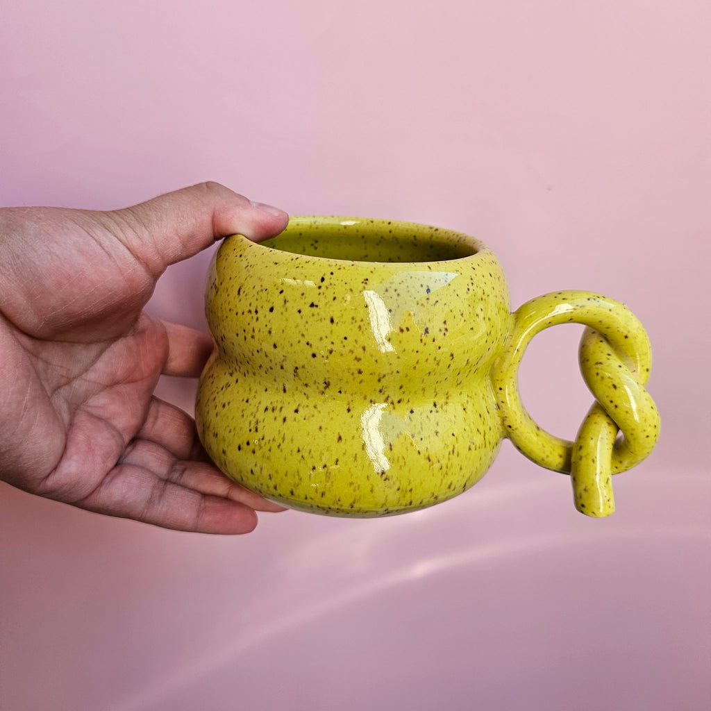 SUNNY SPECKLED KNOT MUG!