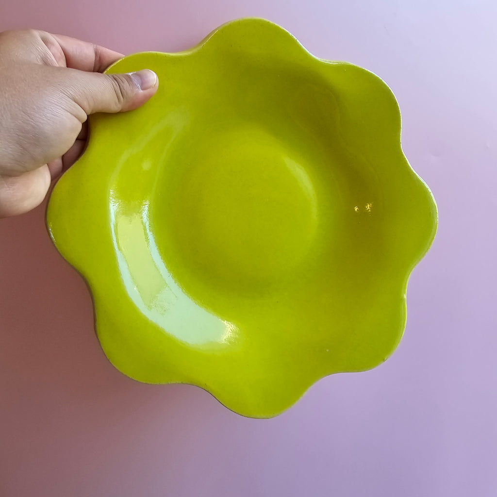 CHARTREUSE DAISY PLATE