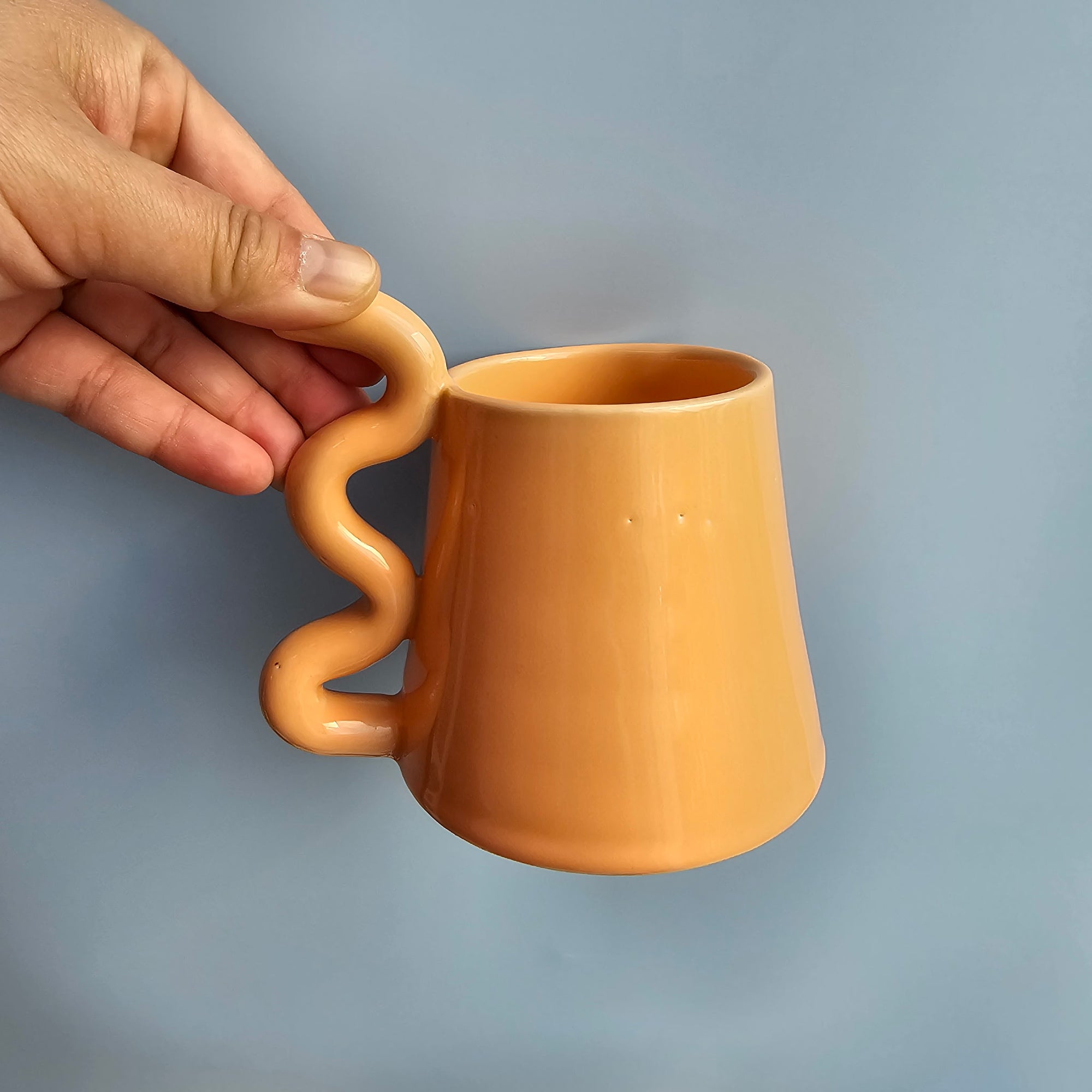 PEACHY SQUIGGLE MUG