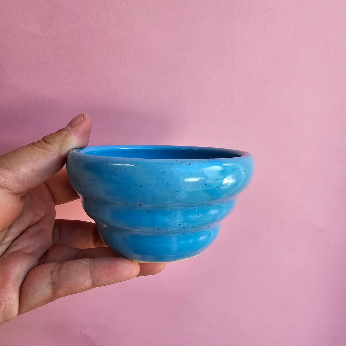 TROPICAL BLUE LIGHT SPECKLE WAVY CUP
