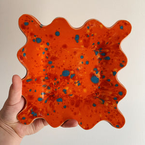 ORANGE CONFETTI SQUARE SQUIGGLE PLATE