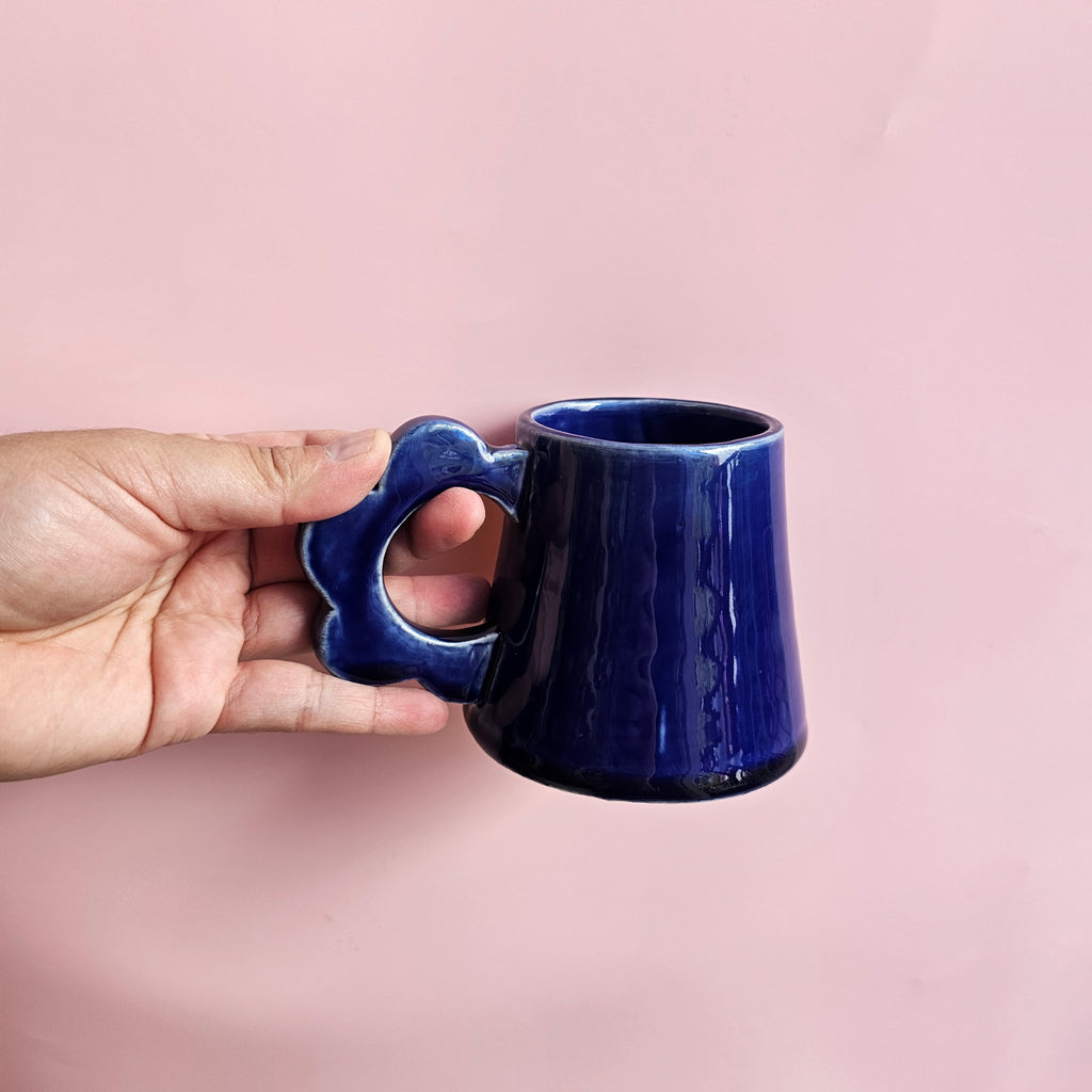 BLUE GLASS DAISY MUG