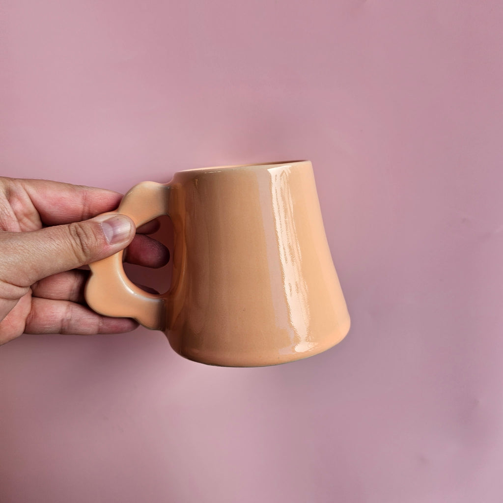 PEACHY DAISY MUG
