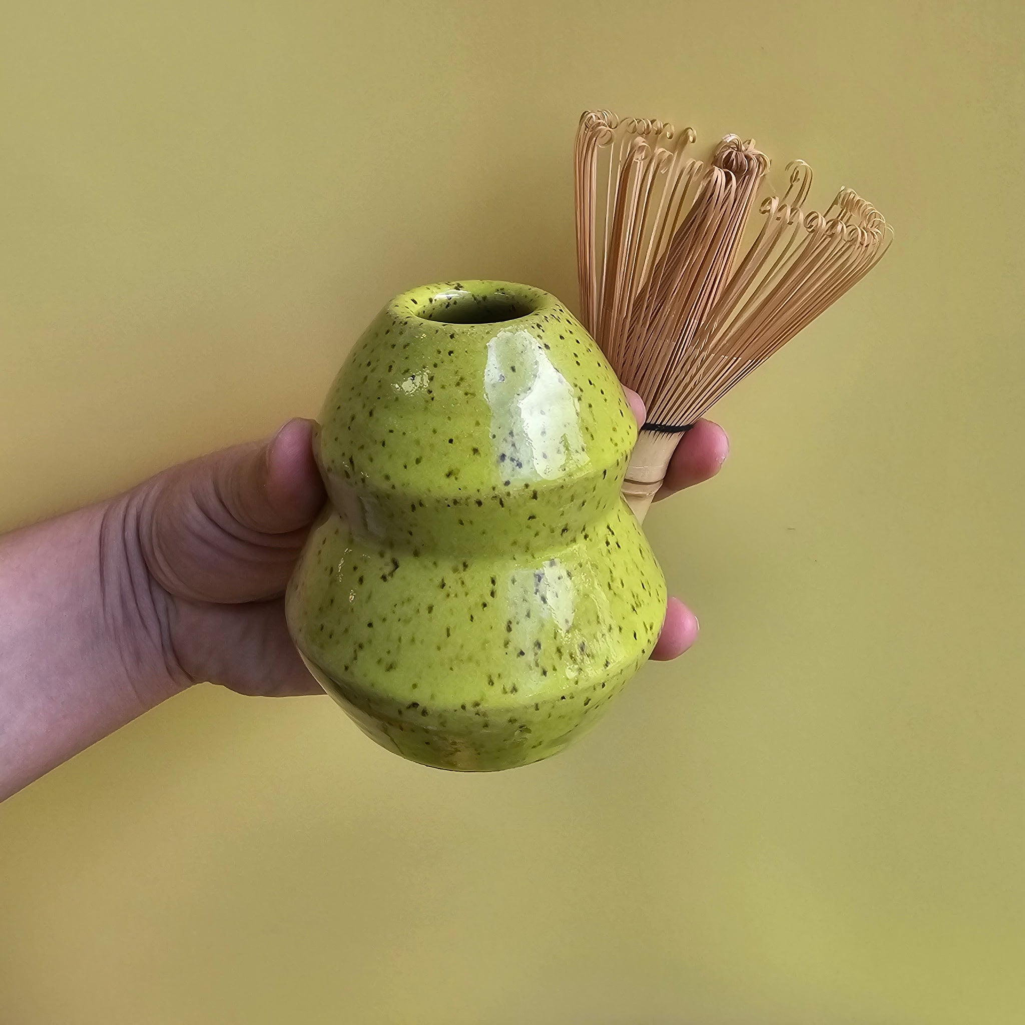 CHARTREUSE SPECKLED ANGLE MATCHA WHISK HOLDER