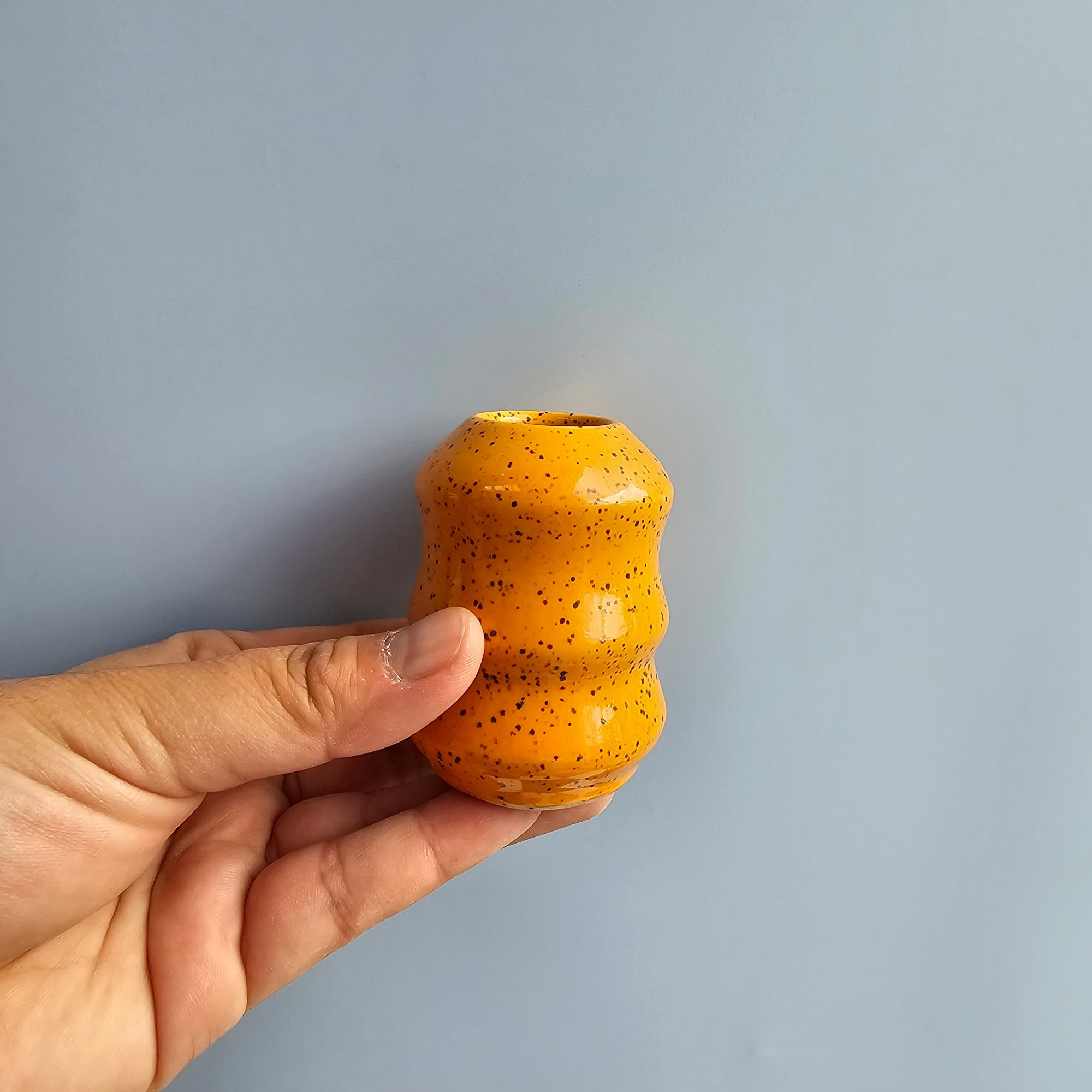 MANGO SPECKLED TRIPPY BUD VASE