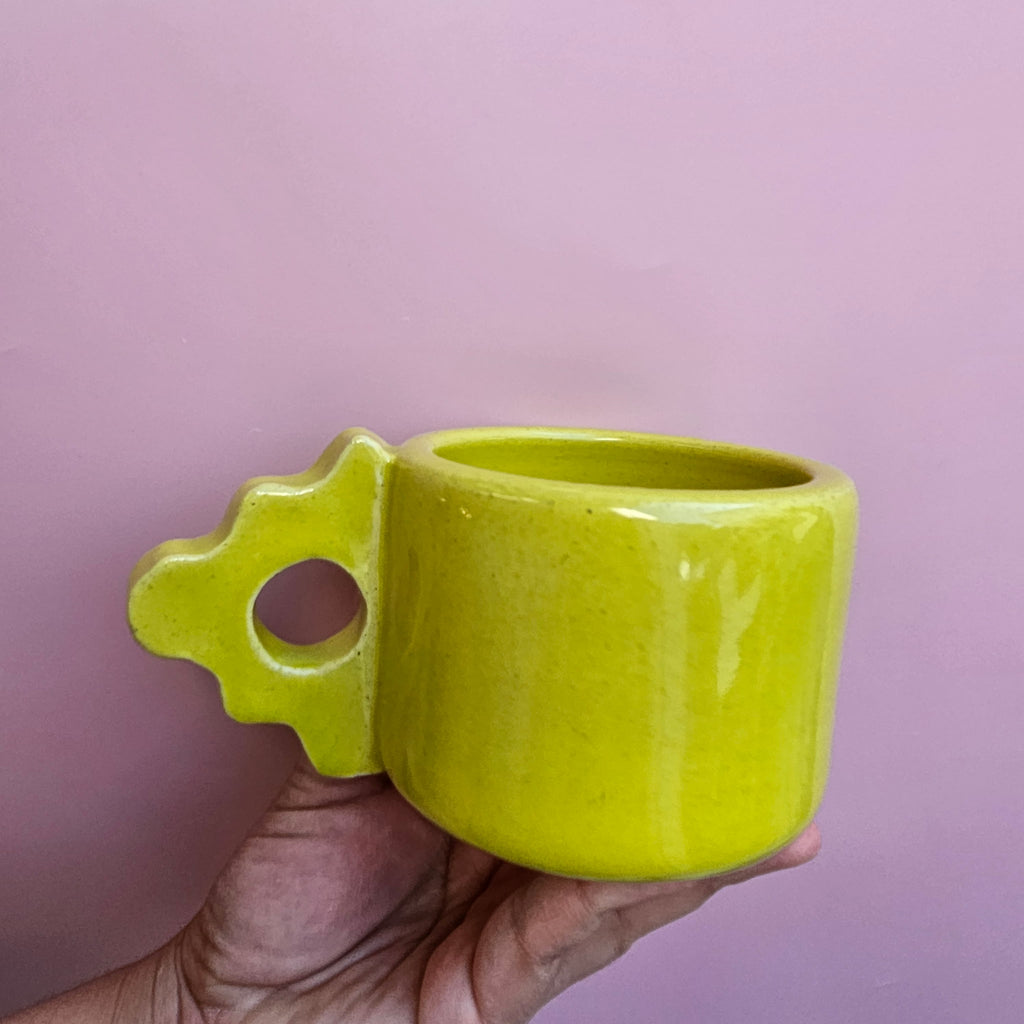 CHARTREUSE SPECKLED SCULPT MUG