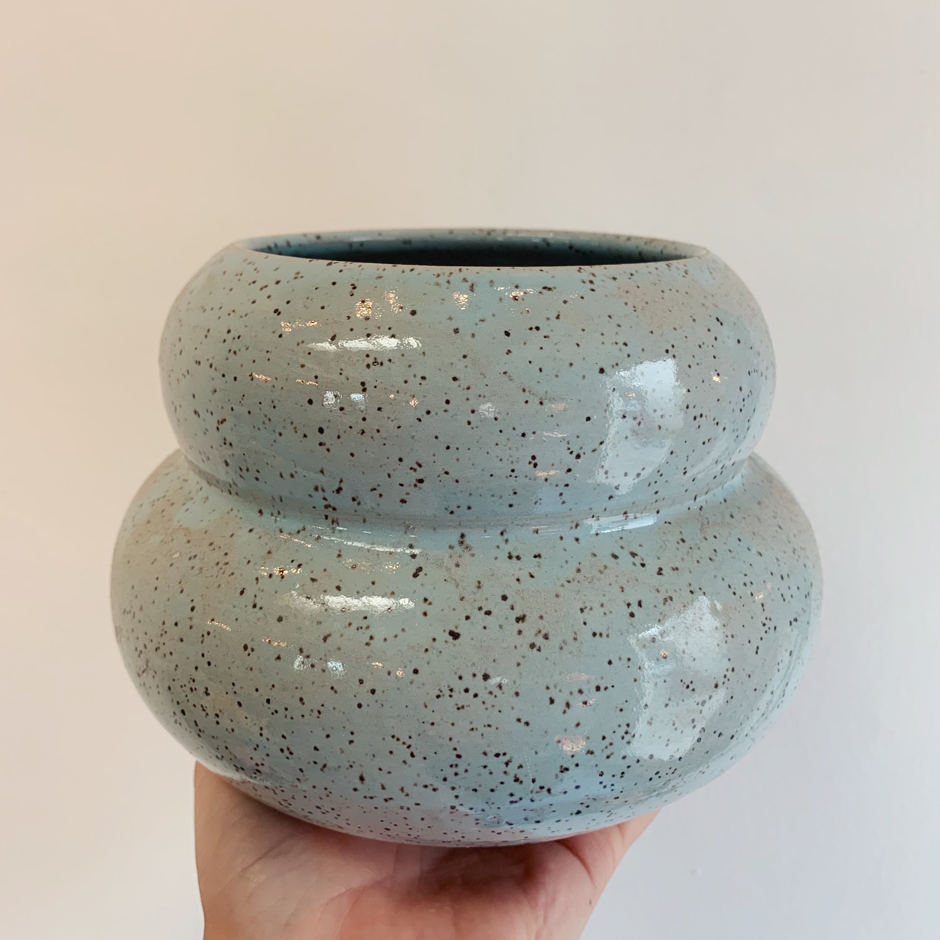BLUE SKY SPECKLED VENUS VASE