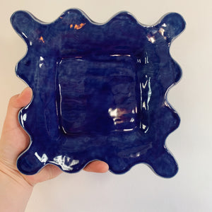 *SECONDS* BLUE GLASS SQUARE SQUIGGLE PLATE