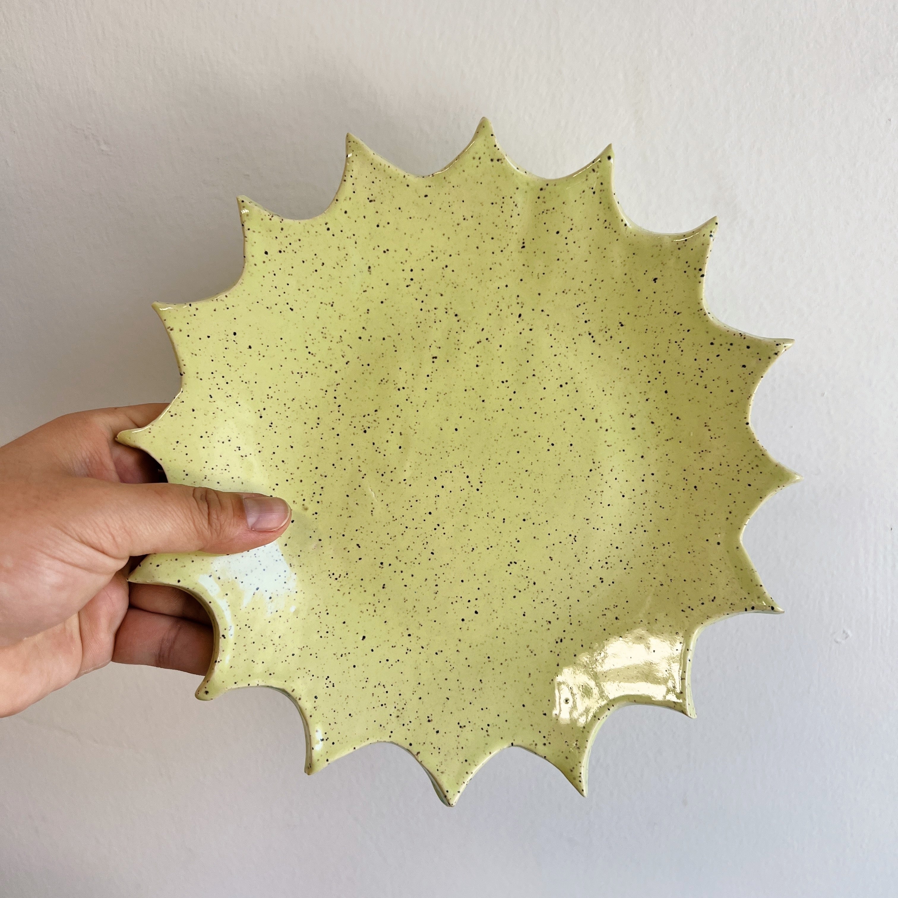 MINTY SPECKLED SPIKE PLATE