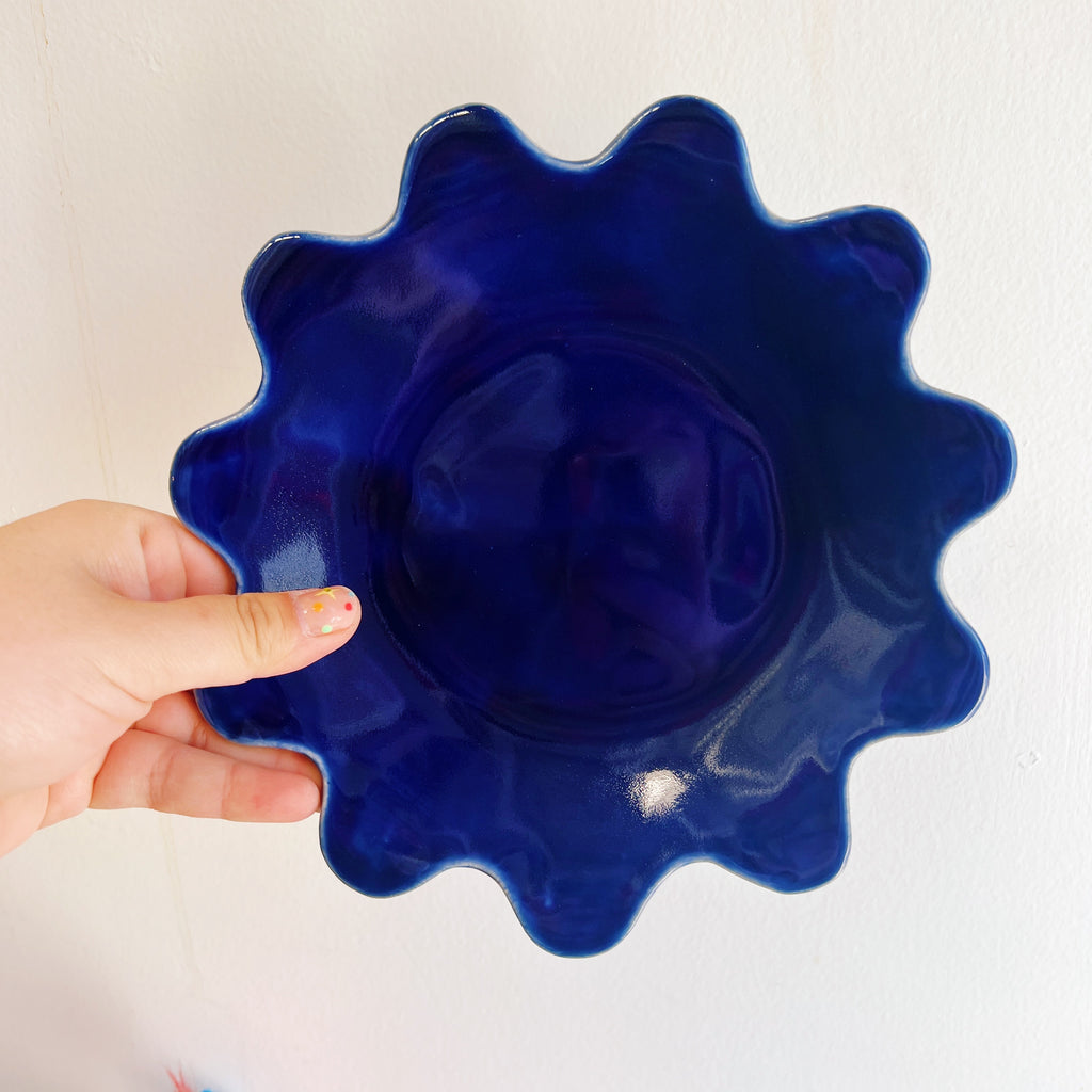 BLUE GLASS SQUIGGLE PLATE