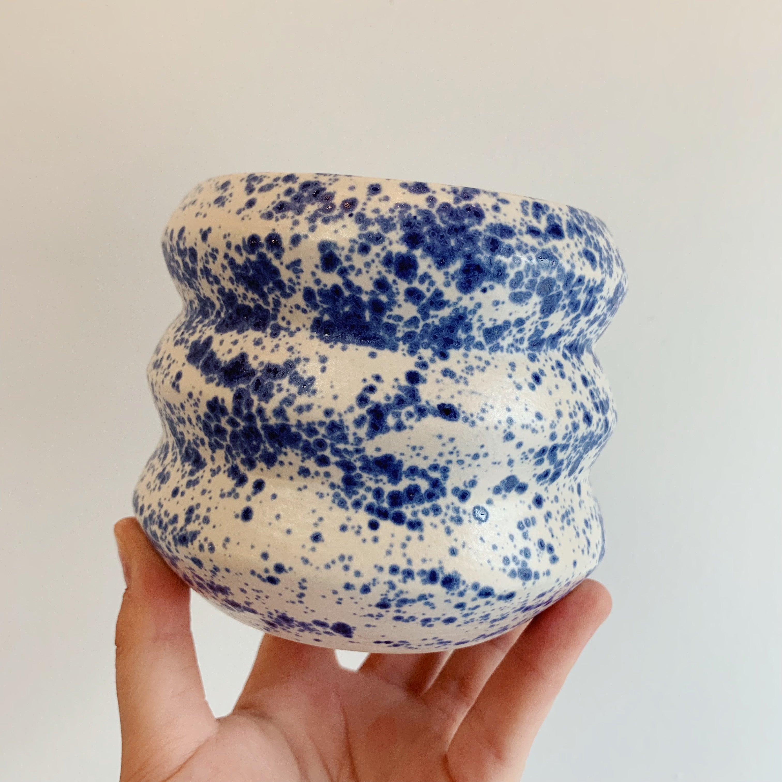 CHESAPEAKE BLUE ZIGZAG CUP
