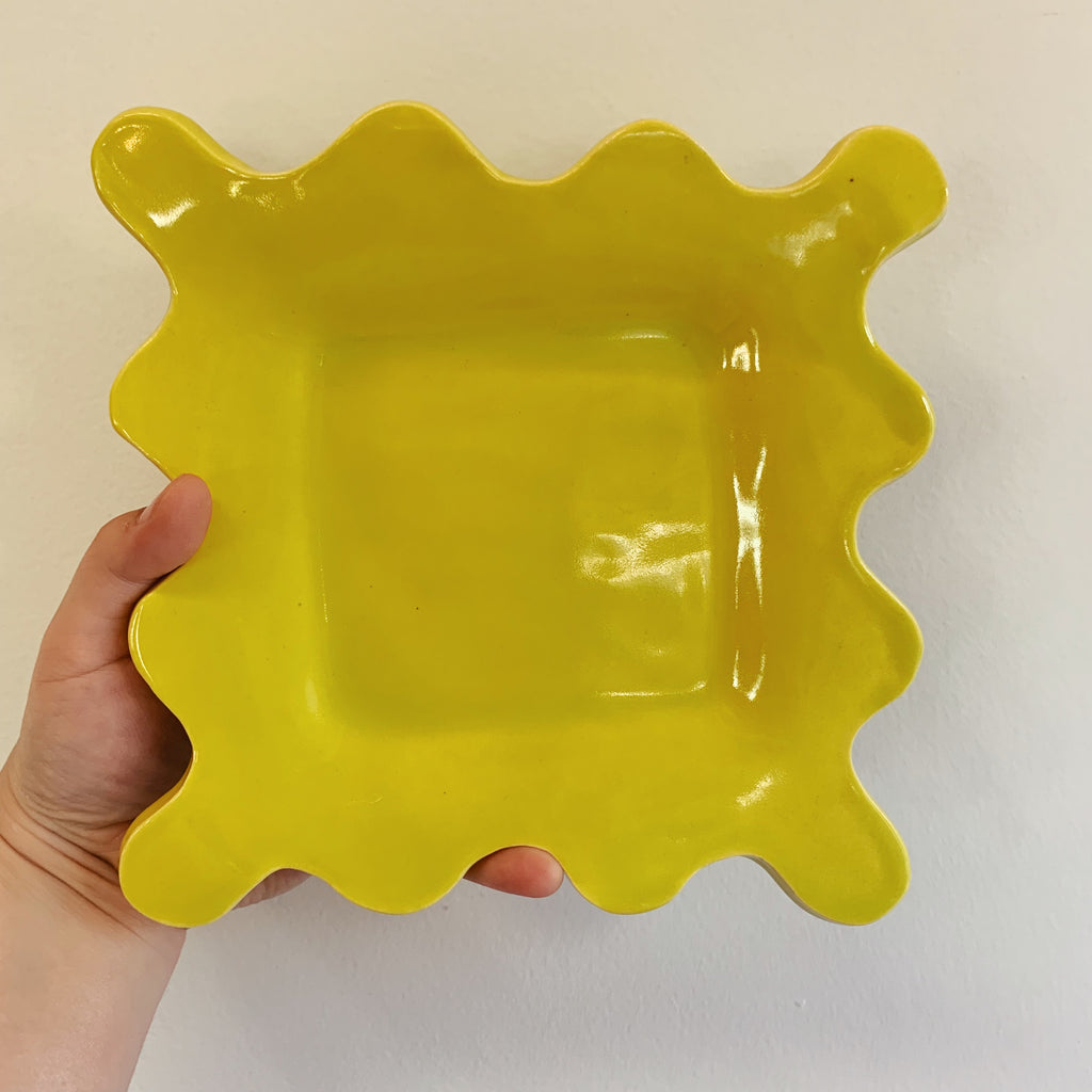 CHARTREUSE SQUARE SQUIGGLE PLATE