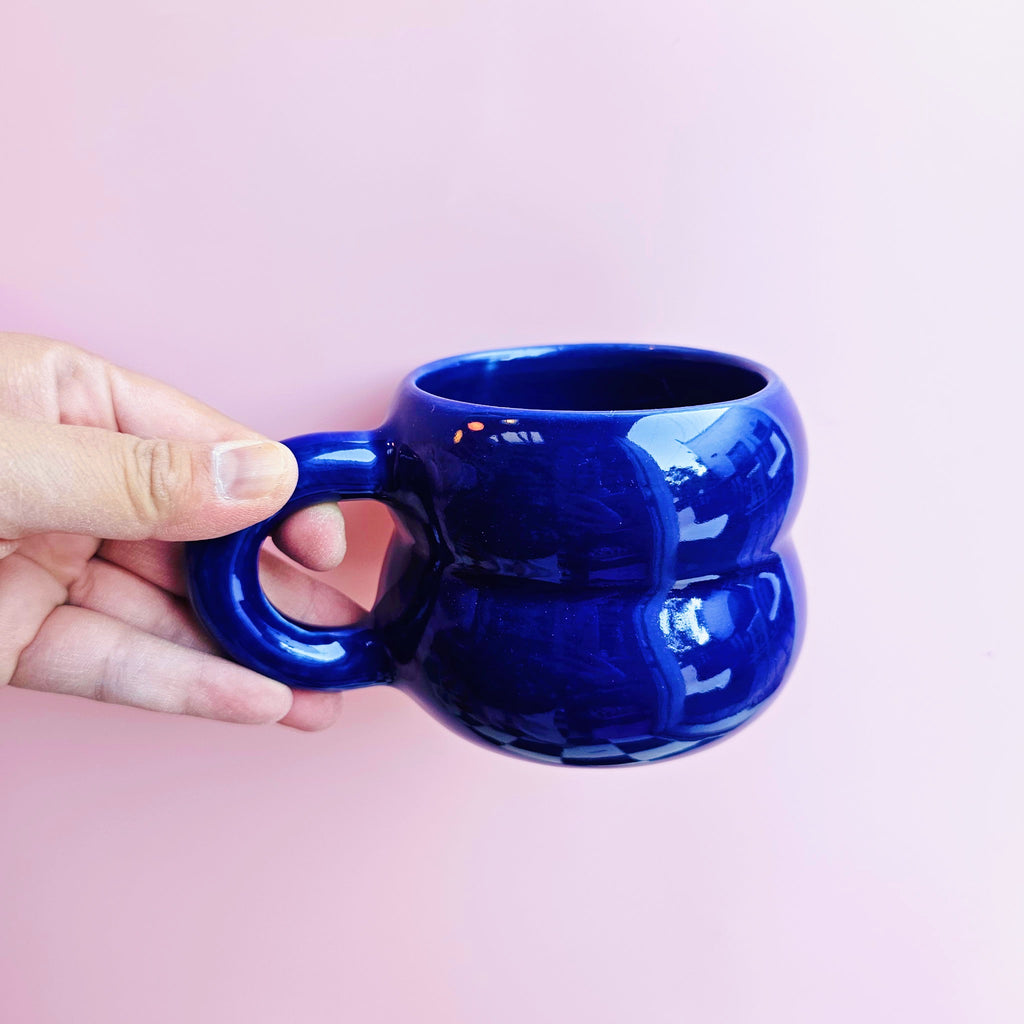 BLUE GLASS VENUS MUG