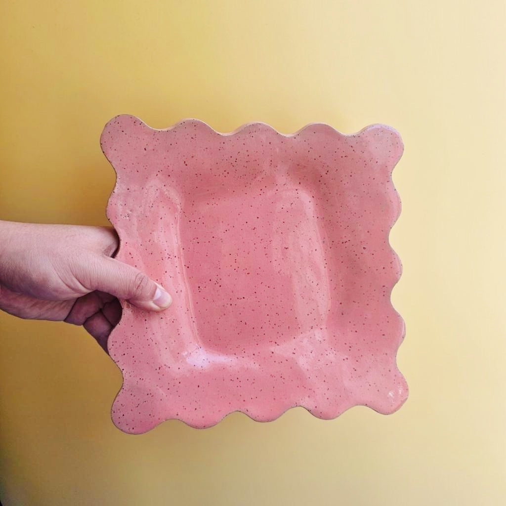 *SECONDS* FLAMINGO SPECKLED SQUARE WIGGLE PLATE