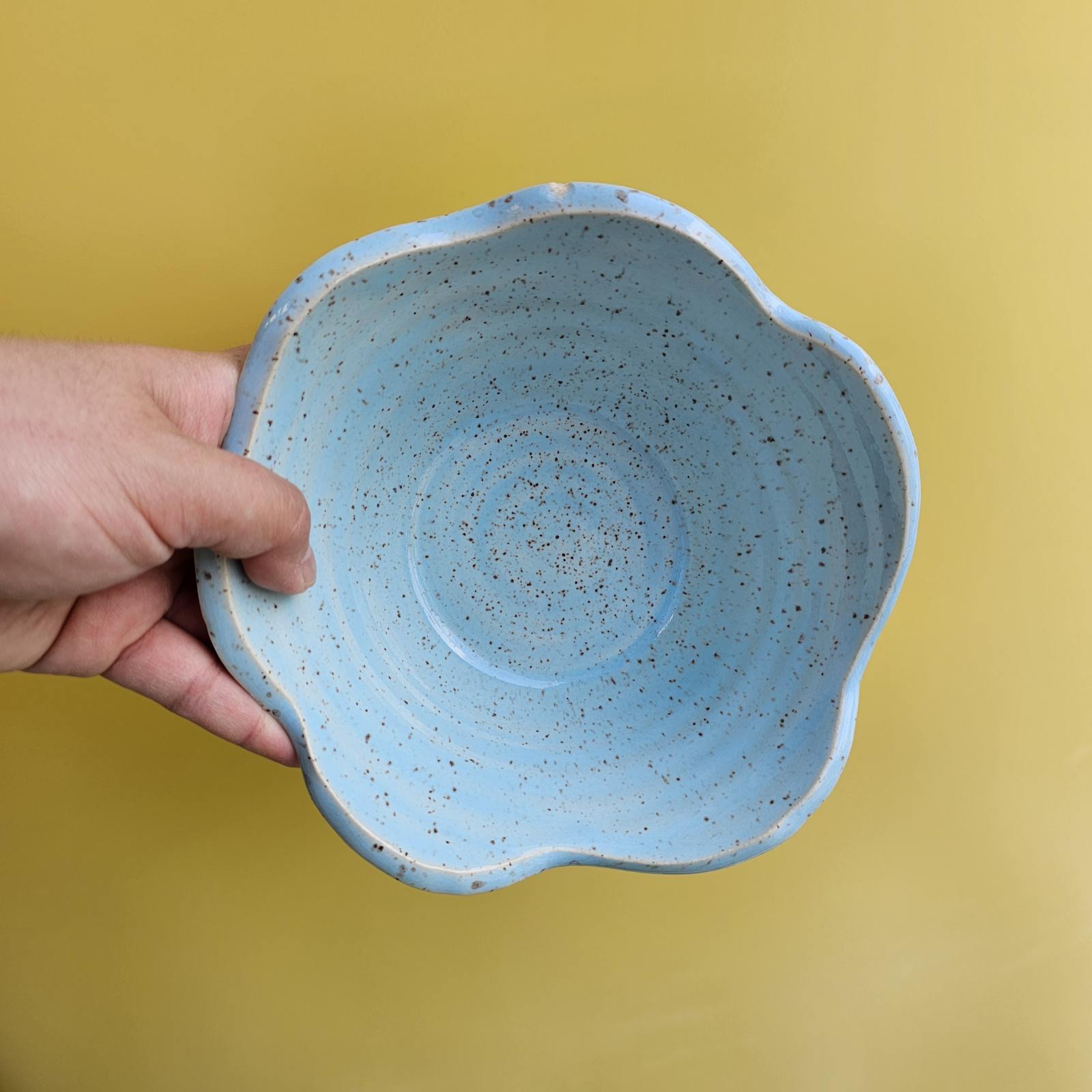 SKY SPECKLED WAVY DAISY RAMEN BOWL