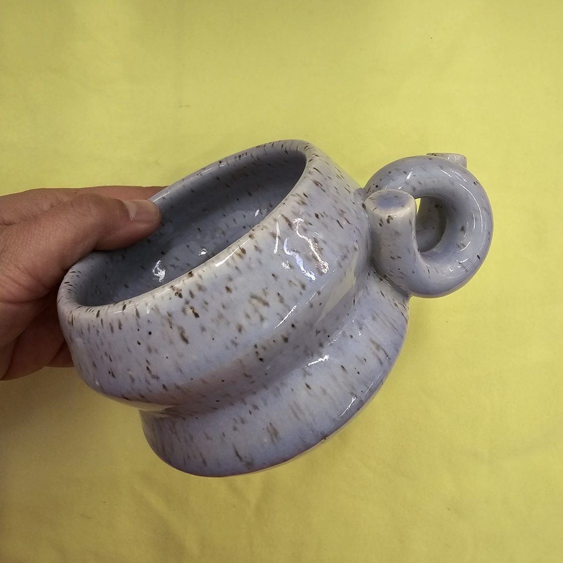 PERIWINKLE SPECKLED ANGLES MUG WITH CORKSCREW HANDLE