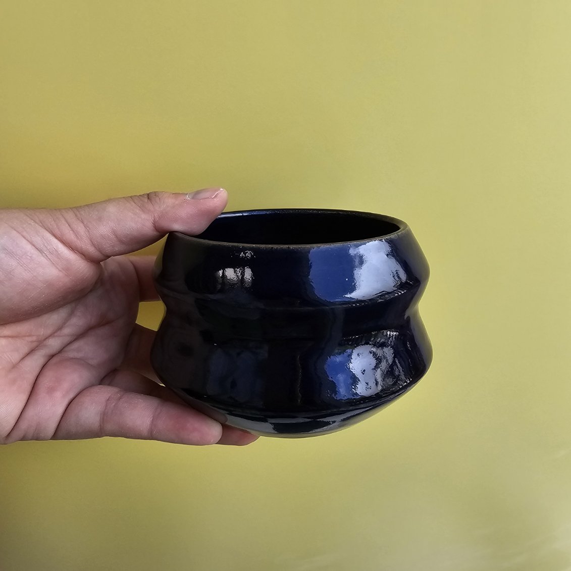 BLUE GLASS ANGLES CUP