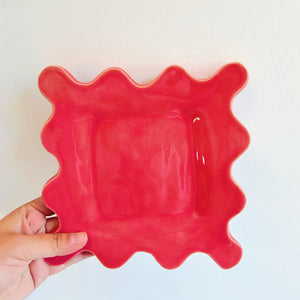 CORAL SQUARE SQUIGGLE PLATE