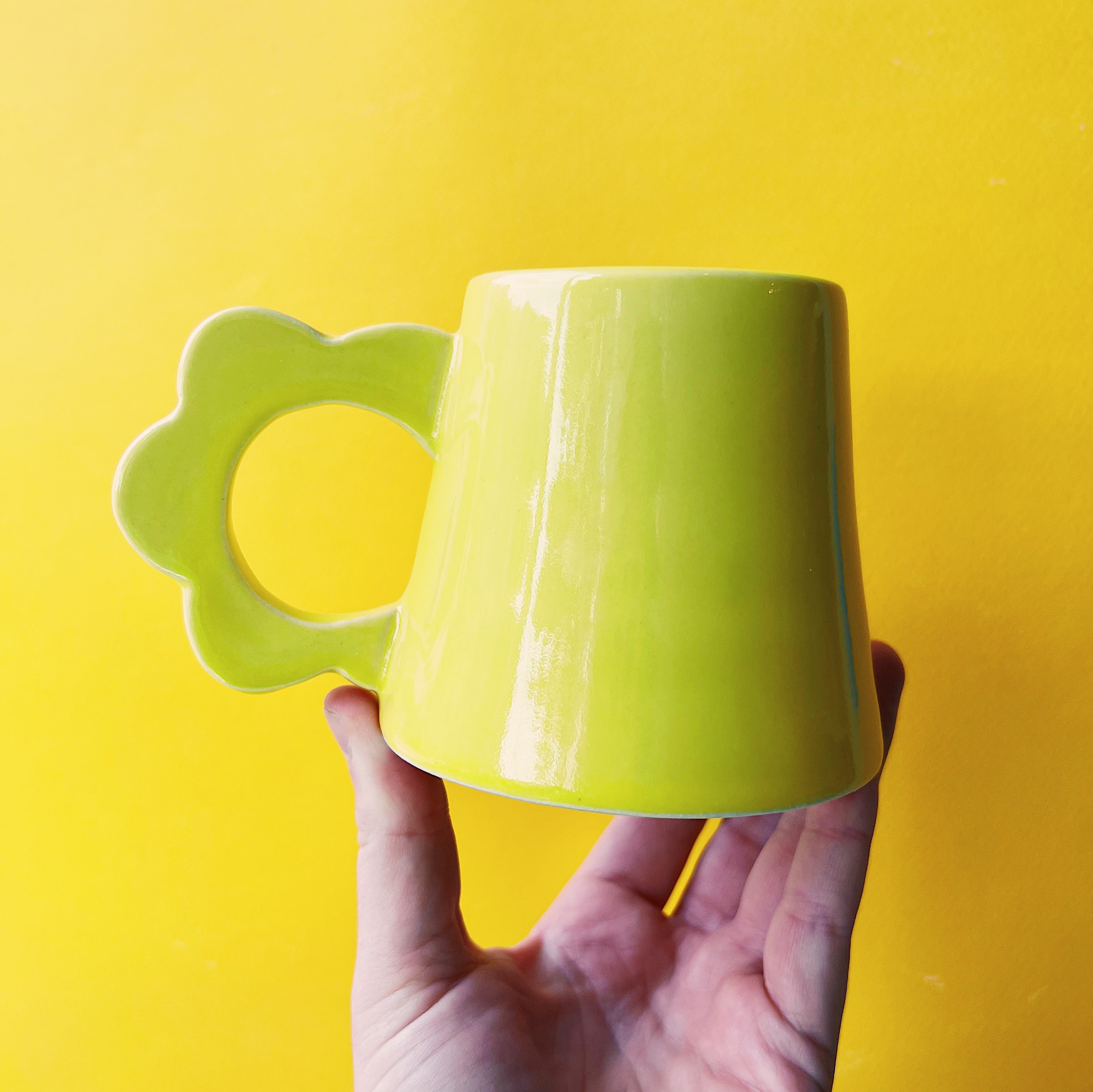 *SECOND* CHARTREUSE DAISY MUG *NOT FOR DRINKING*
